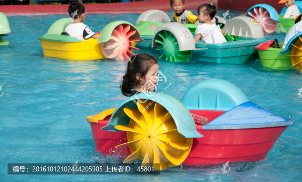 兒童劃船