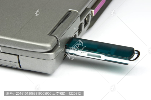 外置USB硬盤的筆記本電腦