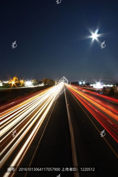 夜間公路燈