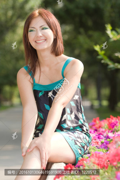 美麗的微笑的女孩