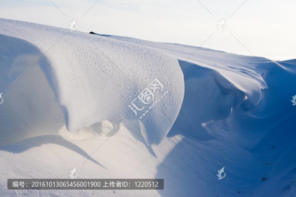 溝里的雪
