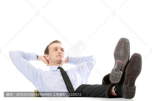 坐在桌上的商人