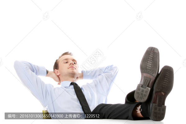 坐在桌上的商人