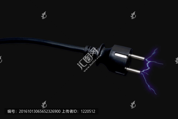短路；黑電源插頭；黑色背景