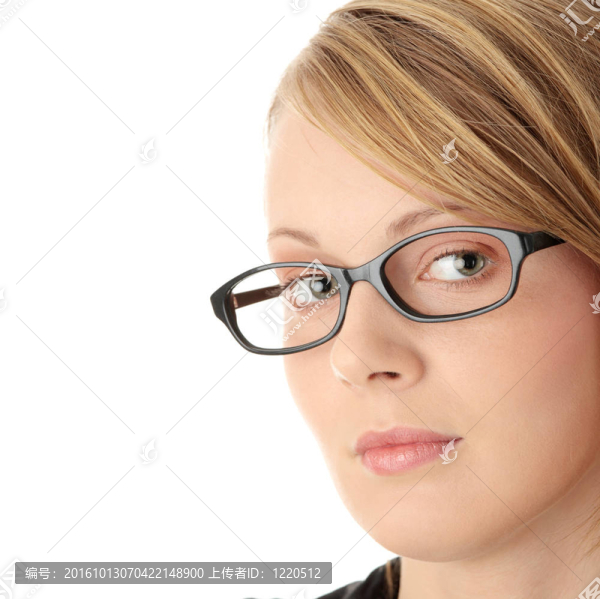 一個戴眼鏡的漂亮女人的肖像