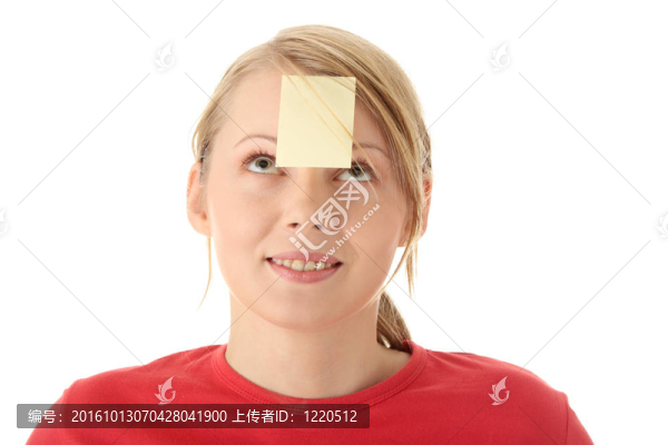 額頭上的黃色粘便條
