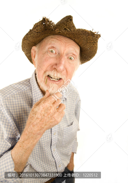 戴帽子的老人