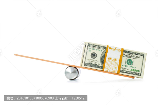 金融概念-硬幣和紙幣的平衡