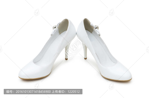 白色背景下的女性鞋