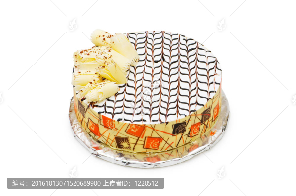 白色背景上的生日蛋糕