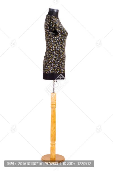 白色背景上的彩色襯衫