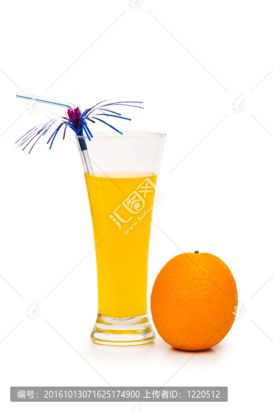 白色背景上的橙色雞尾酒