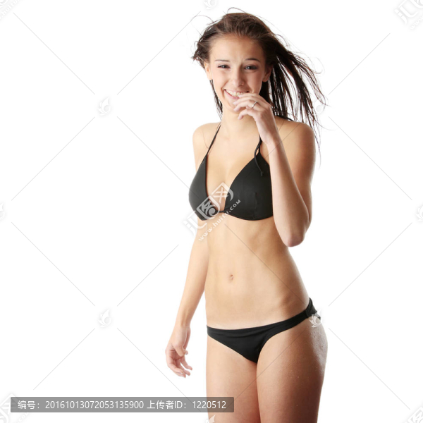 濕的白人婦女在黑色的比基尼