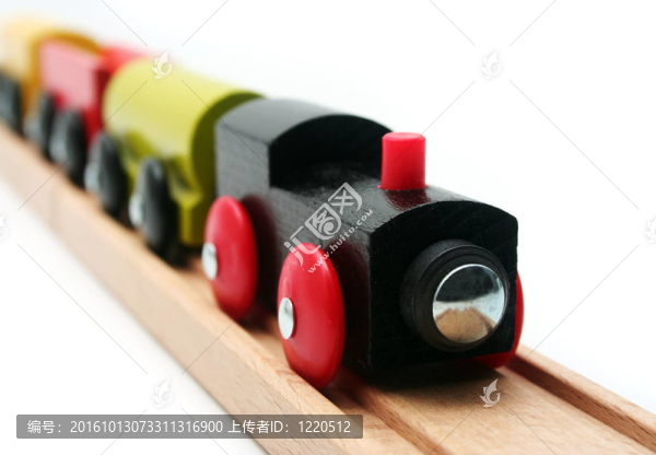 孤立的玩具火車