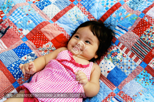 嬰兒。