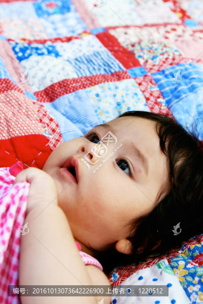 嬰兒。