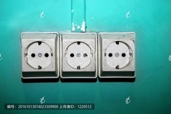 老化的電插頭插座臟過綠色