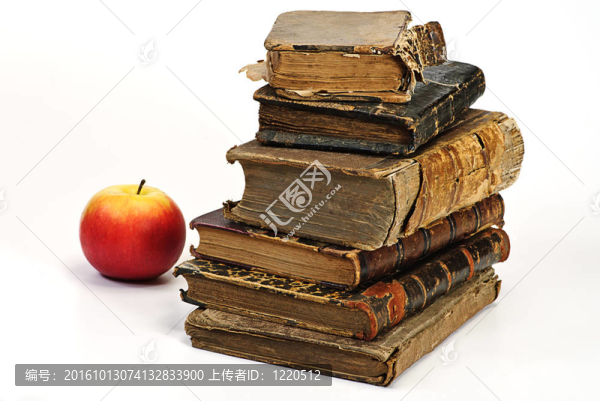 古老的歷史書和蘋果