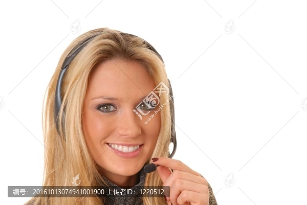 可愛的金發(fā)女人在電話里