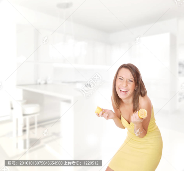 漂亮的女人和橙色