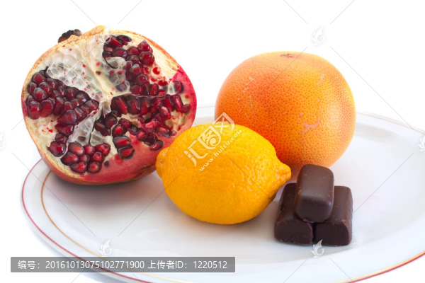 盤(pán)子上的水果和糖果