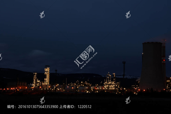 大型石化廠夜間查看