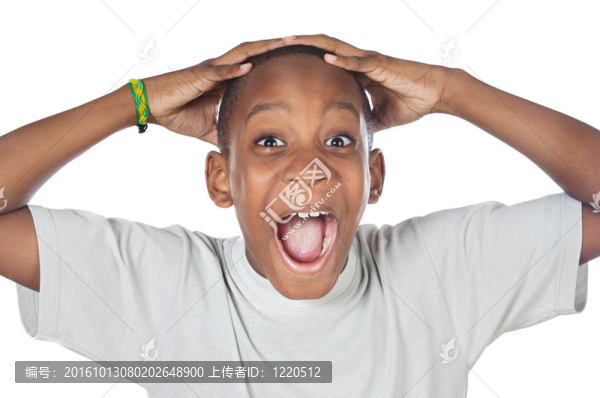 男孩大聲喊著