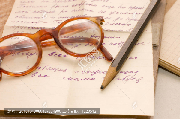 舊報(bào)紙；舊信封