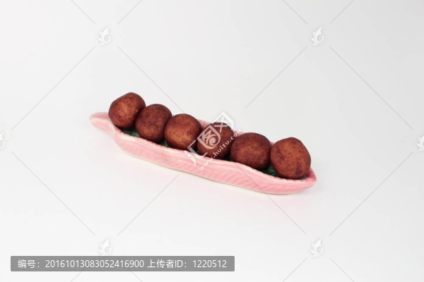 杏仁球；冬天穿