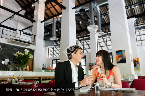 夫婦與葡萄酒