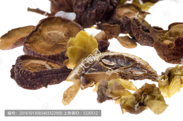 茶。水果和花。