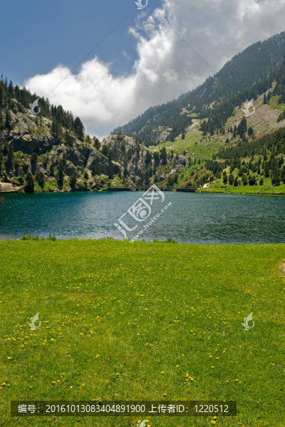 Vall,de,Nuria湖在加泰羅尼亞pyrennes；西班牙