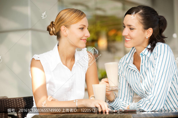 婦女與咖啡