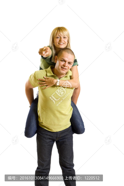 年輕夫婦享受他們自己