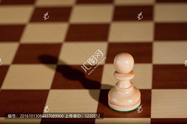 棋子在棋盤白色棋子。
