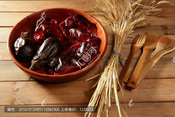 茄子和辣椒烤