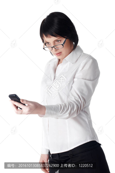穿著白色襯衫的迷人的年輕商業(yè)女性