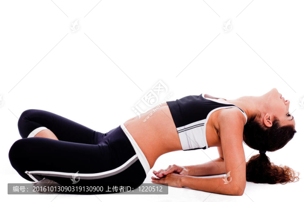 年輕的女性做瑜伽練習(xí)瑜伽