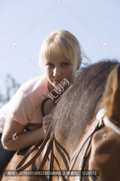 女人和她的馬