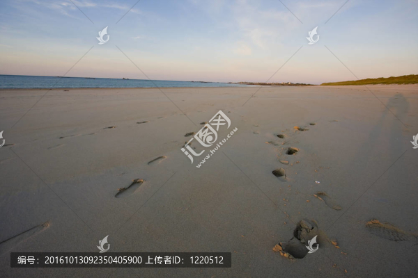 日落前的海灘