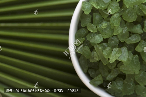 沐浴鹽和棕櫚葉