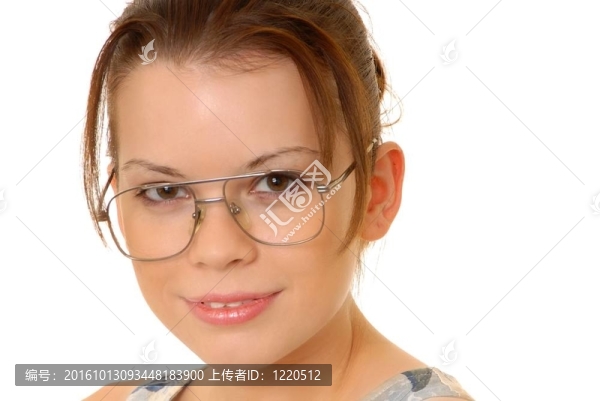 可愛的黑發(fā)女孩