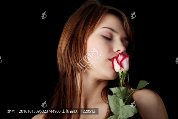 女人與玫瑰
