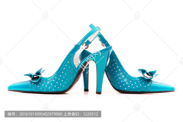 白色背景下的女性鞋