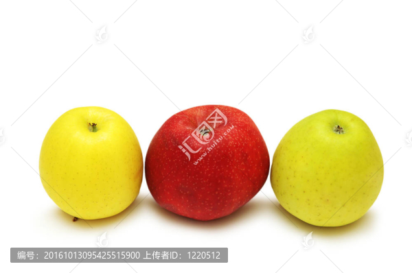 白色背景上分離出三個蘋果