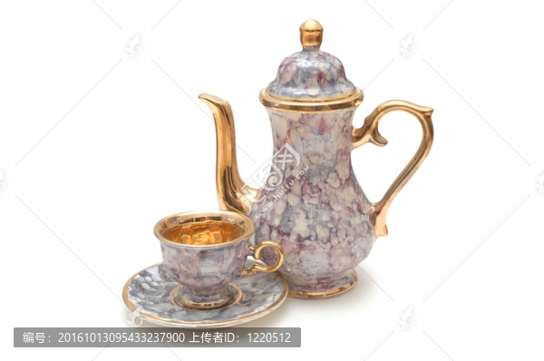 水壺和一個(gè)白色的杯子