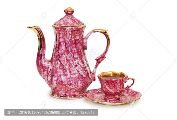 在白色的茶壺和一杯茶