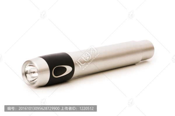 白色背景上的銀色手電筒