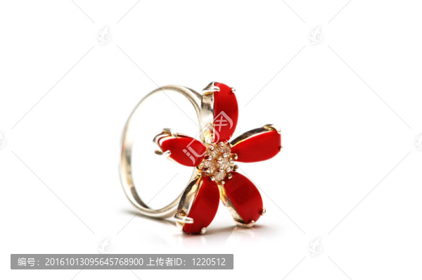 白色的紅色花瓣環(huán)