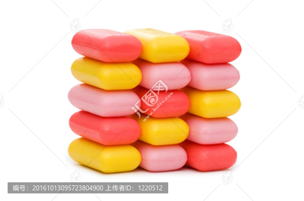 隔離在白色上的肥皂堆